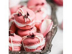 滿滿花香果香的玫瑰覆盆子馬卡龍，酥脆又香甜