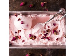 冰冰涼涼的玫瑰冰淇淋，超濃郁！